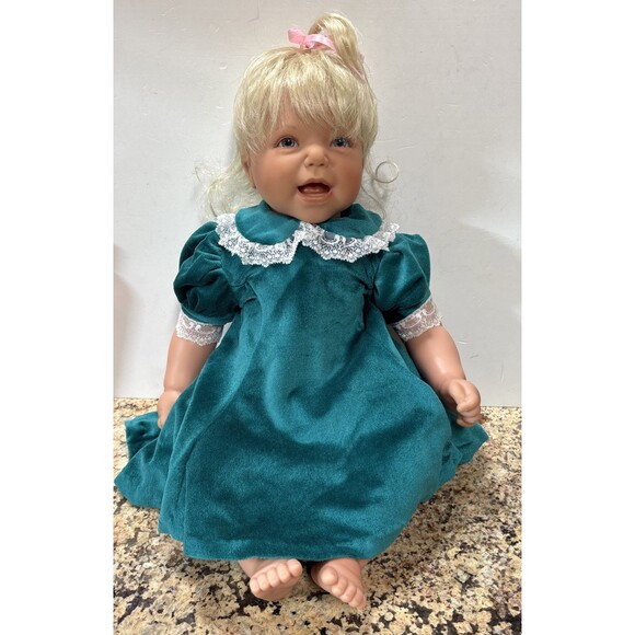 Lee Middleton  Girl Doll Reva  1997 Blonde Hair Blue Eyes LE 040797 19" Vinyl - Picture 1 of 13